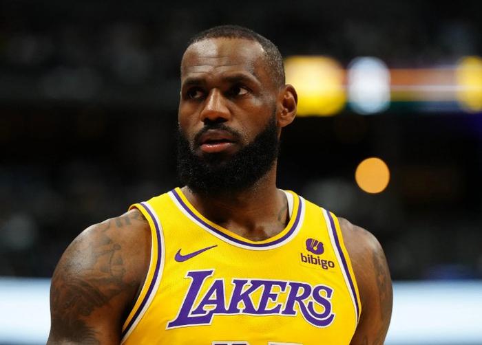 詹姆斯重要时刻锐不可当，西班牙队带队取胜！